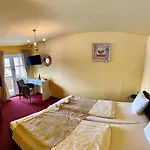 Waldhotel Seefeld 호텔 3*